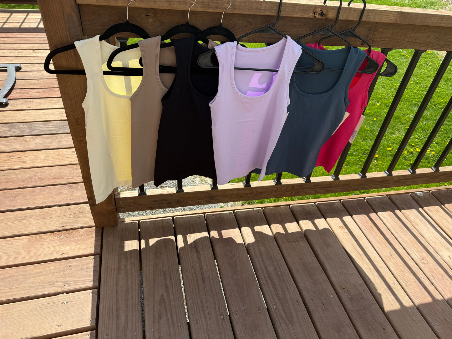 Yelete Women's U-Neckline Seamless Tank